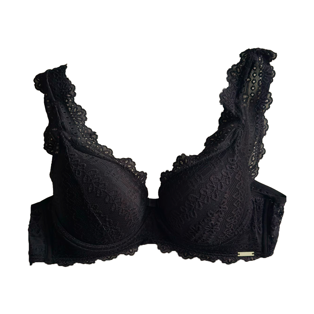 SOPHISTICATED PADDED BRA WITH LACE-DETAIL STRAPS, LACE THONG