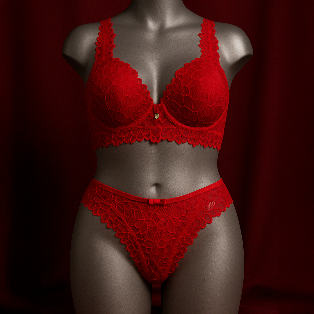 ALL-LACE LINGERIE SET WITH RISING DETAILS