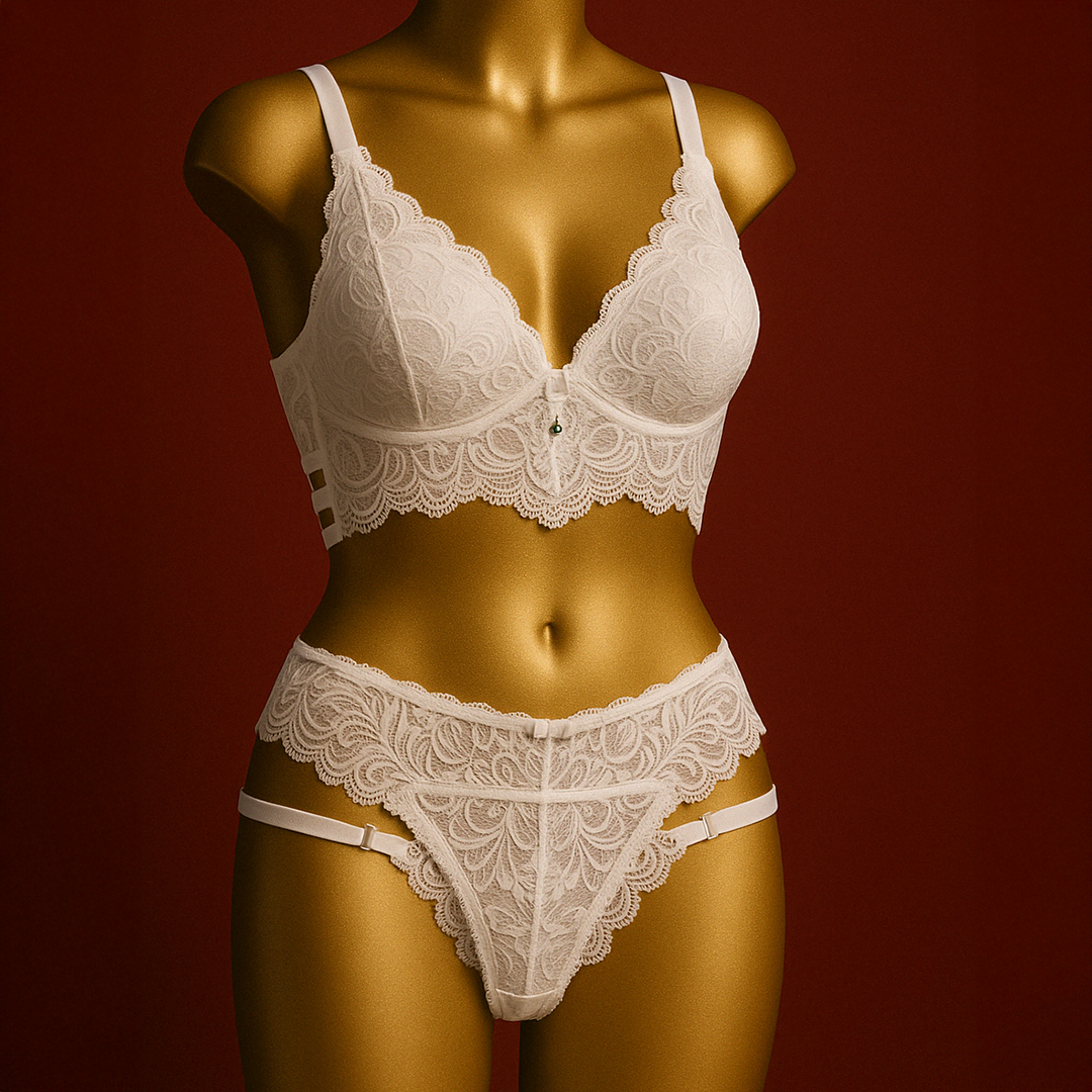 LINGERIE SET WITH FOAM BASE AND STRAP DETAILS ON THE BACK