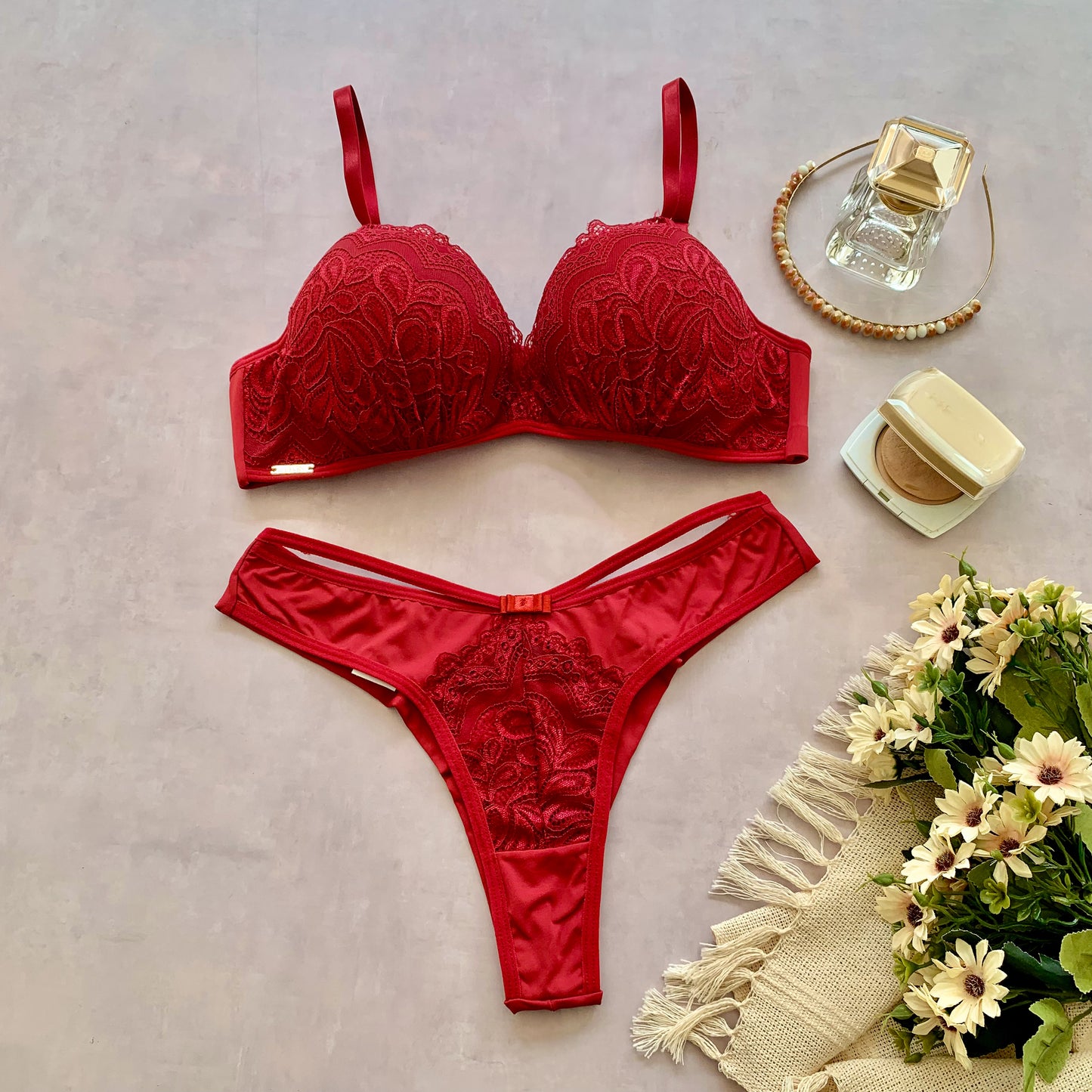 FOAM BASE BRA WITH DRAPED LACE ON THE PADDING, DOUBLE-STRING THONG