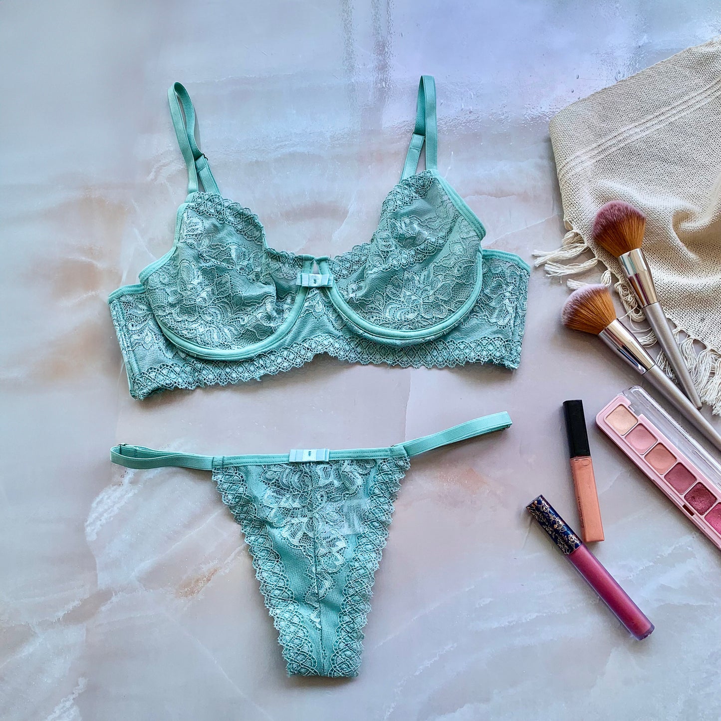 WIRE BRA WITHOUT PADDING, ADJUSTABLE PANTY