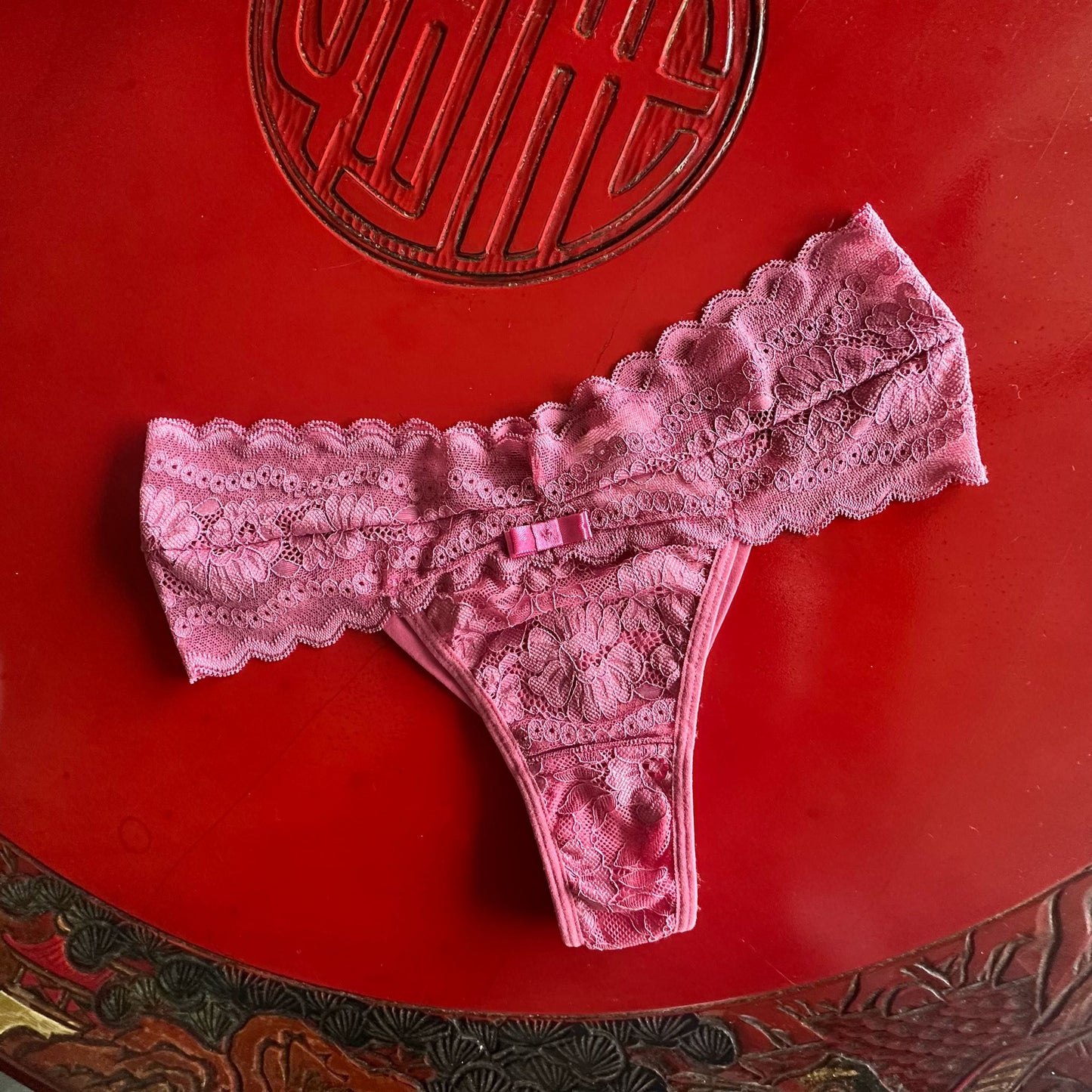 DOUBLE-STRING MICROFIBER THONG WITH LACE FRONT