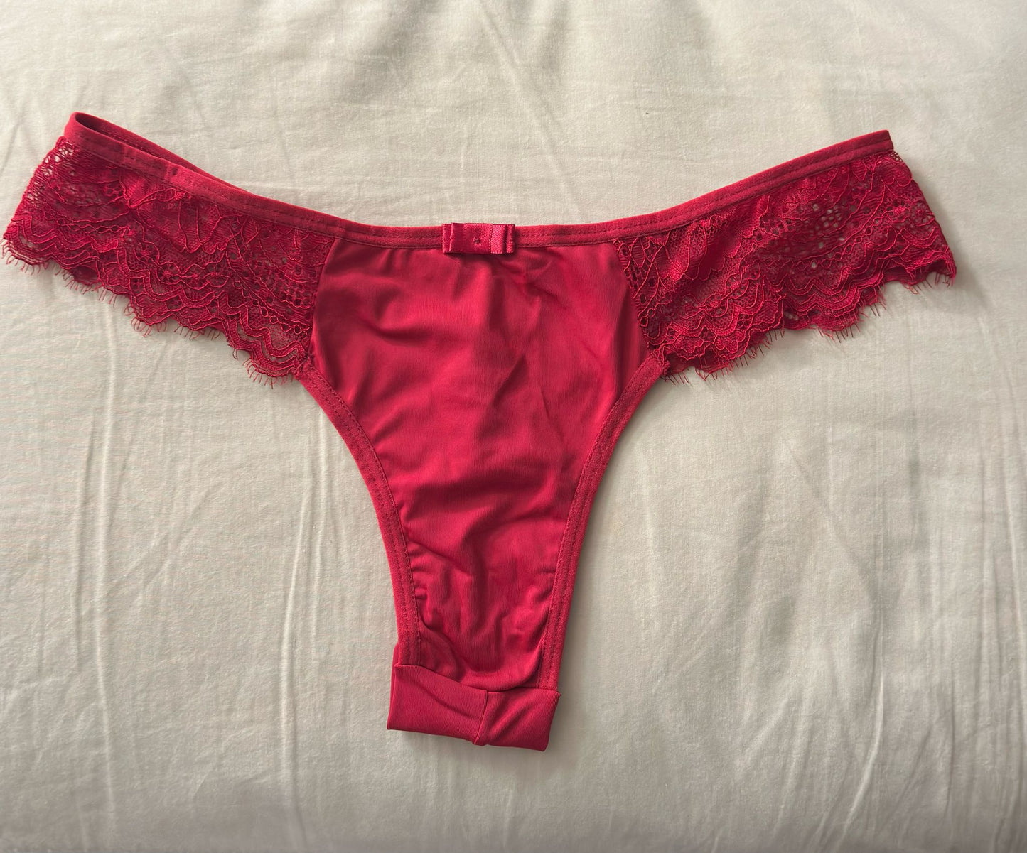 DELICATE PADDED BRA WITH REINFORCED BASE, DOUBLE-STRING MICROFIBER THONG