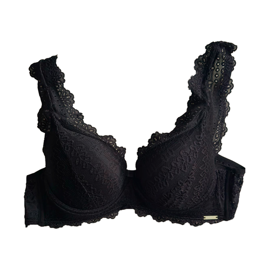 SOPHISTICATED PADDED BRA WITH LACE-DETAIL STRAPS, LACE THONG