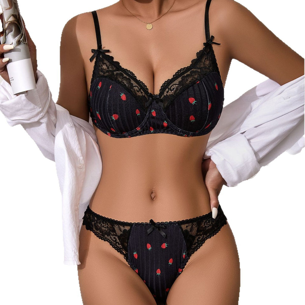 WOMEN’S LINGERIE WITH LACE DETAILS