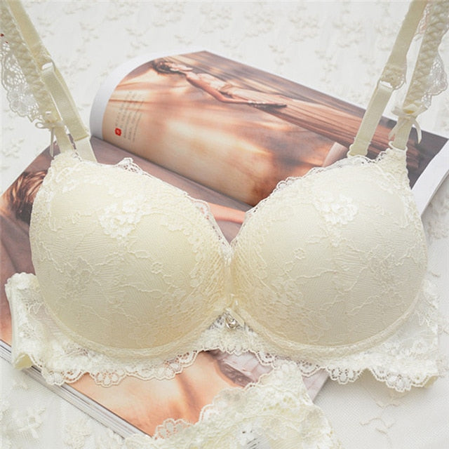 Women's lingerie set with lace