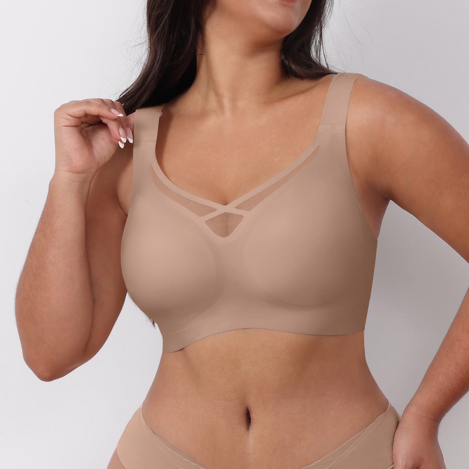 WIRE-FREE SHAPING BRA, COMFORTABLE AND BREATHABLE.