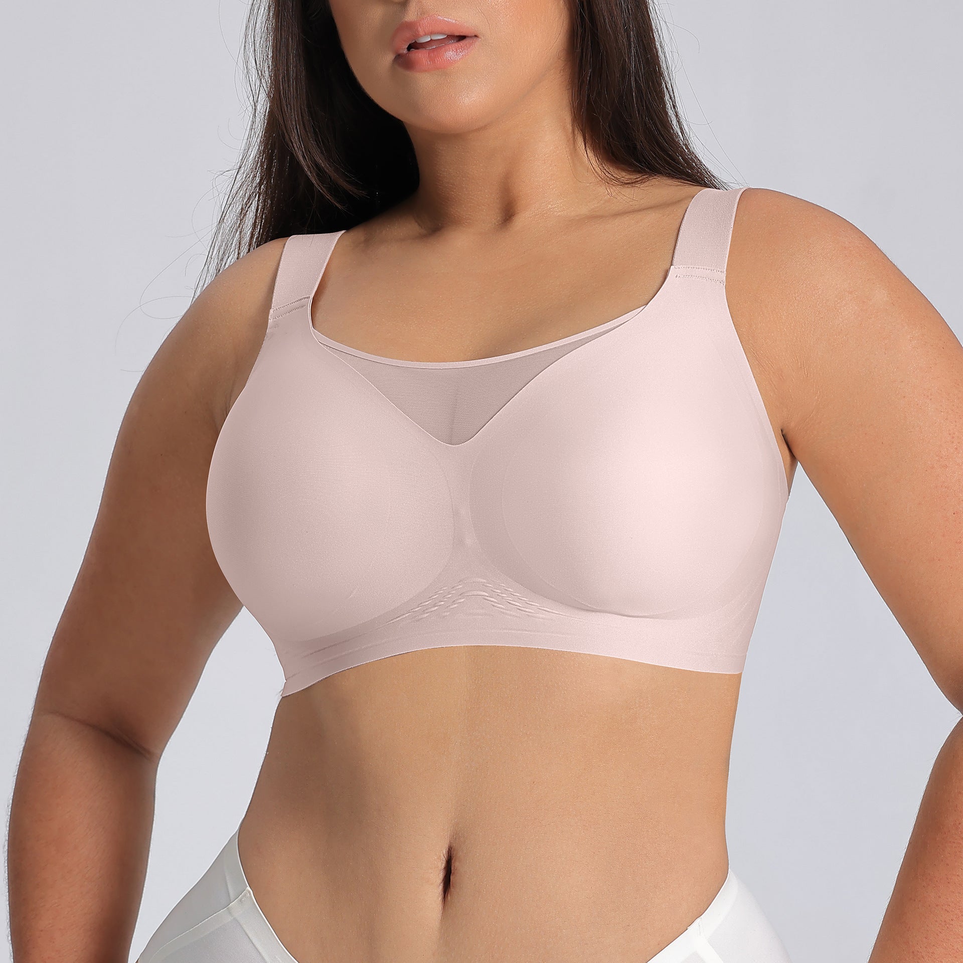 WIRE-FREE SHAPING BRA, COMFORTABLE AND BREATHABLE.