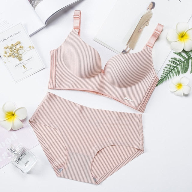 SEAMLESS WOMEN’S PUSH-UP LINGERIE SET