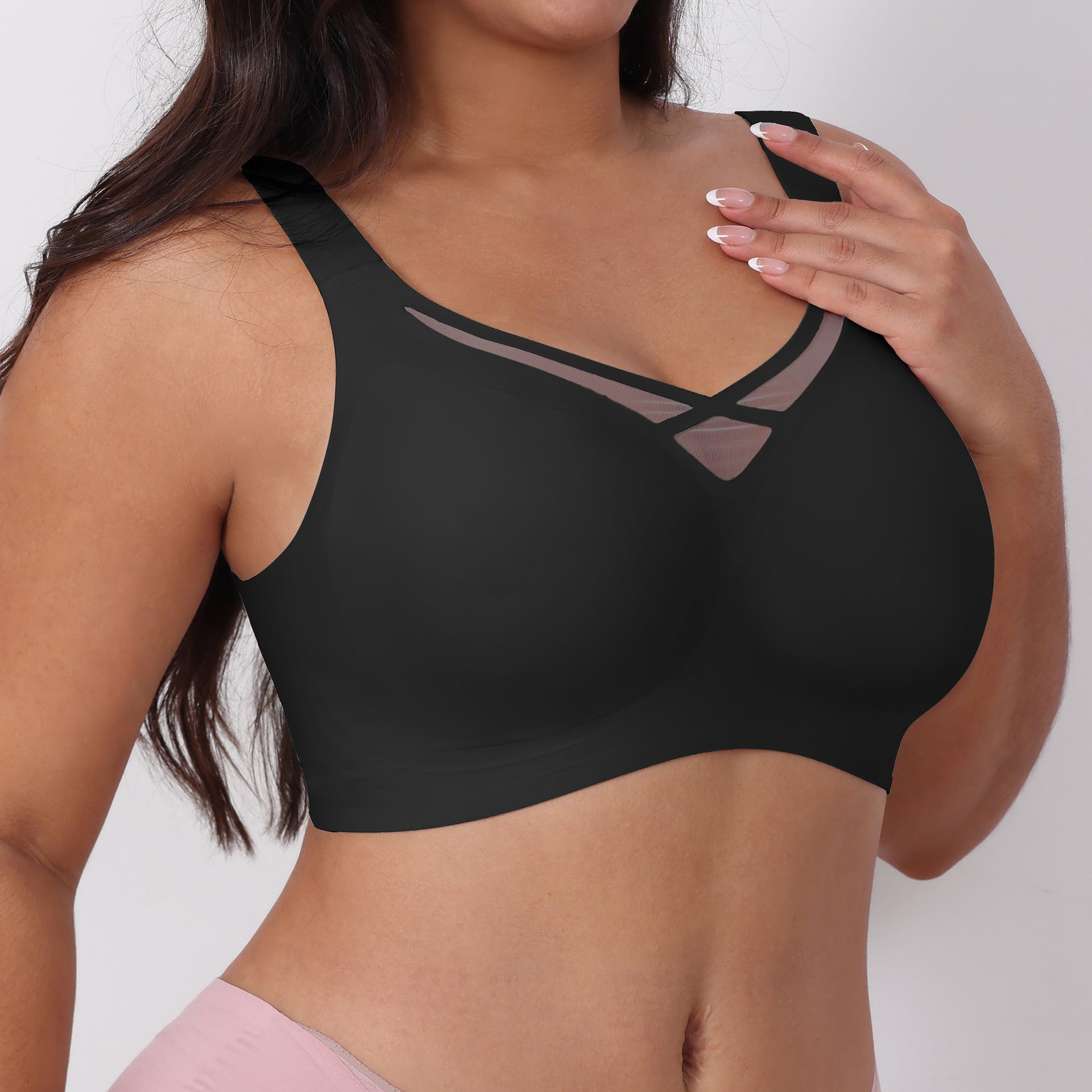 WIRE-FREE SHAPING BRA, COMFORTABLE AND BREATHABLE.
