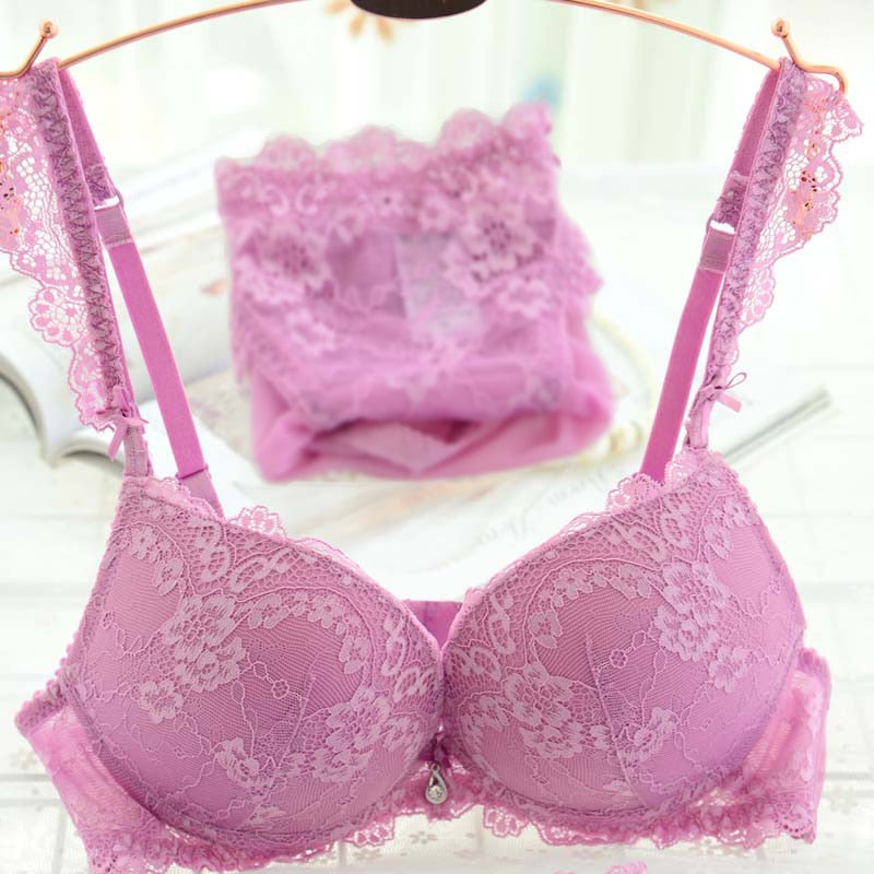 Women's lingerie set with lace