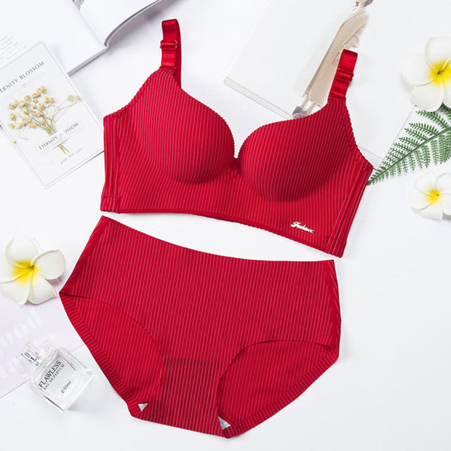 SEAMLESS WOMEN’S PUSH-UP LINGERIE SET