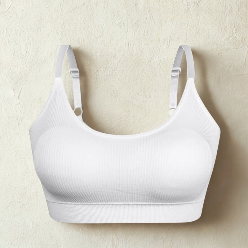WOMEN'S SEAMLESS SPORTS BRA WITH PADDING.
