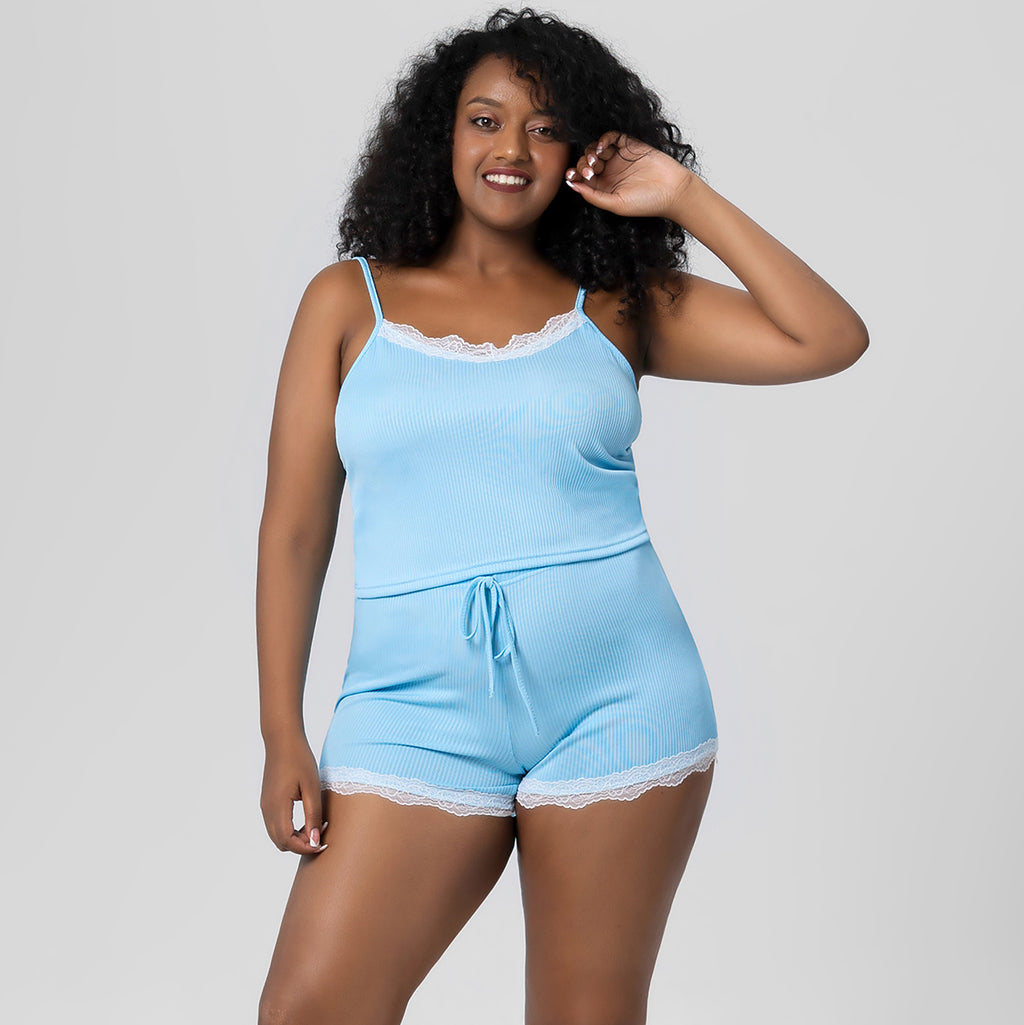 LIGHTWEIGHT PAJAMA SET WITH LACE DETAILS.