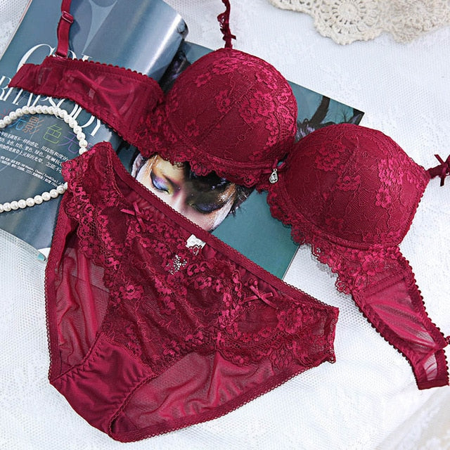 Women's lingerie set with lace
