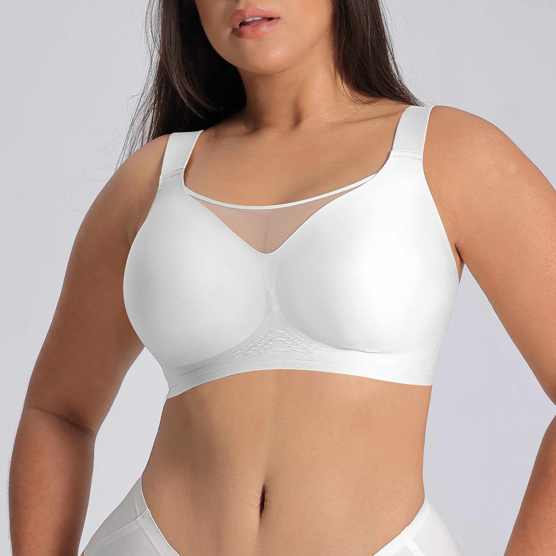 WIRE-FREE SHAPING BRA, COMFORTABLE AND BREATHABLE.
