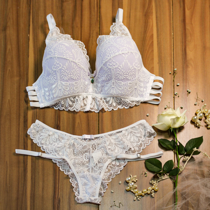 LINGERIE SET WITH FOAM BASE AND STRAP DETAILS ON THE BACK