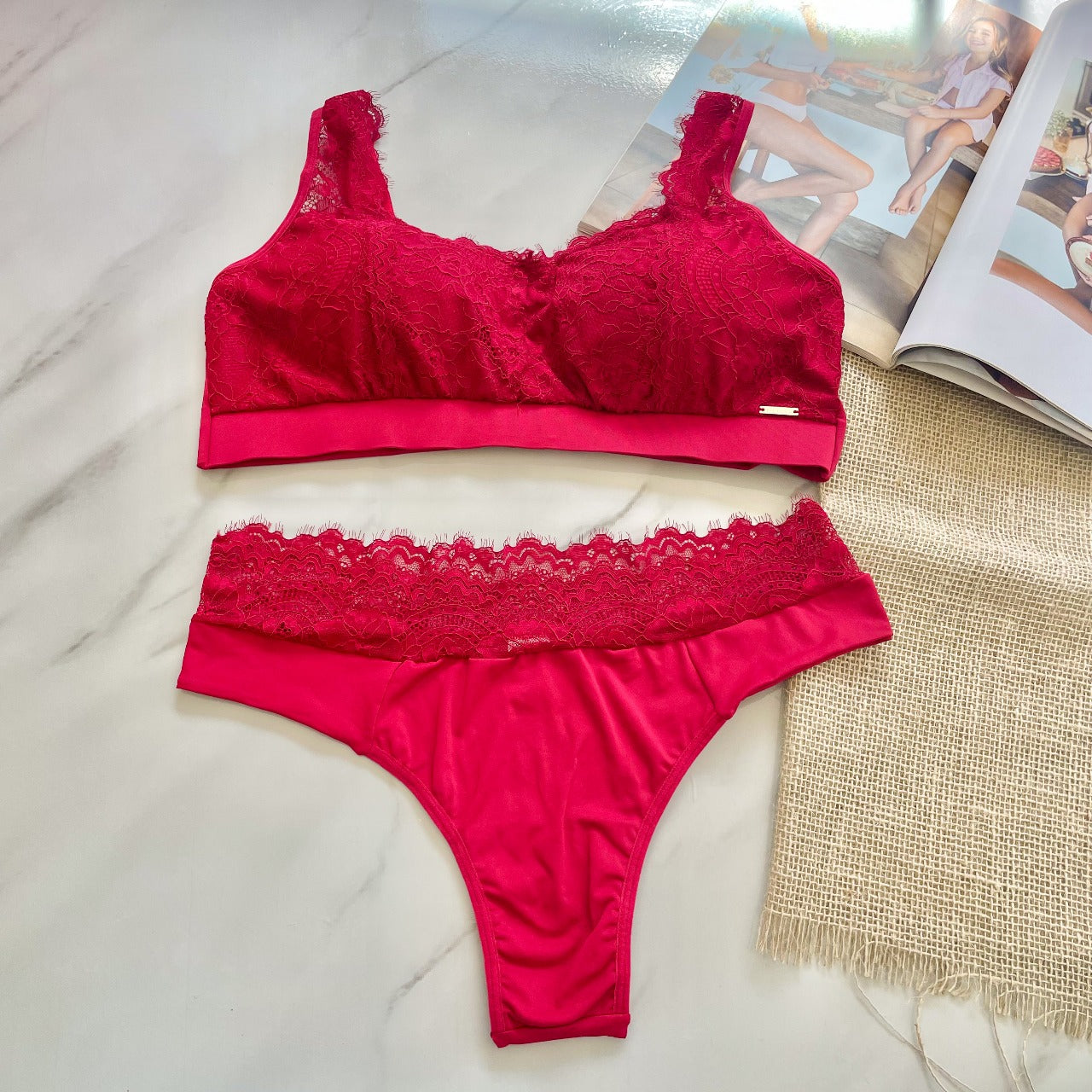 PLUS-SIZE LACE TOP LINGERIE SET