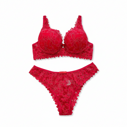 ALL-LACE LINGERIE SET WITH RISING DETAILS