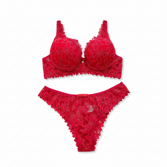 ALL-LACE LINGERIE SET WITH RISING DETAILS