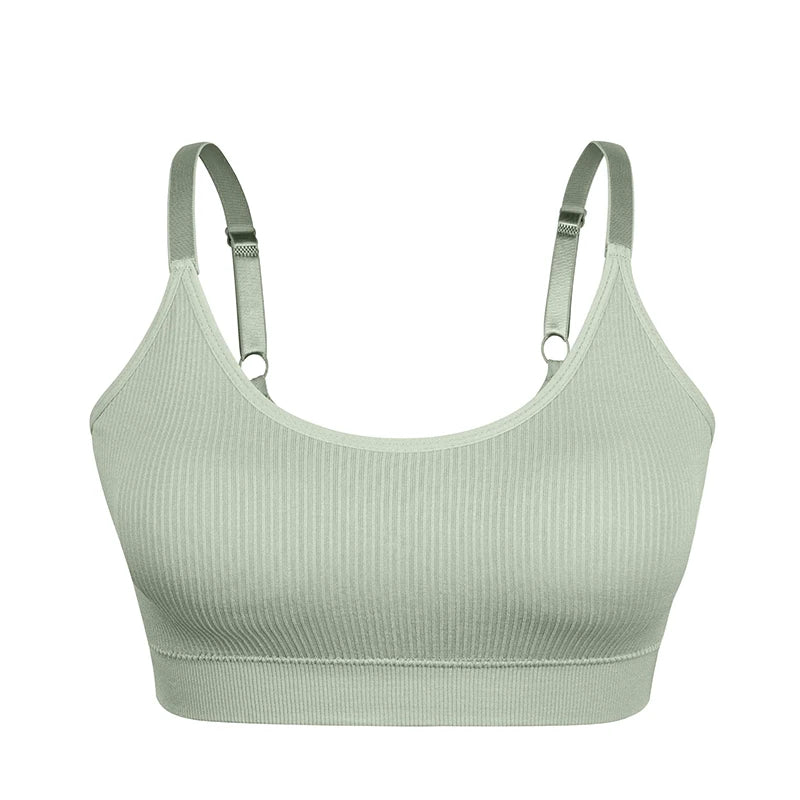 WOMEN'S SEAMLESS SPORTS BRA WITH PADDING.