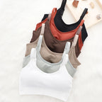 WOMEN'S SEAMLESS SPORTS BRA WITH PADDING.