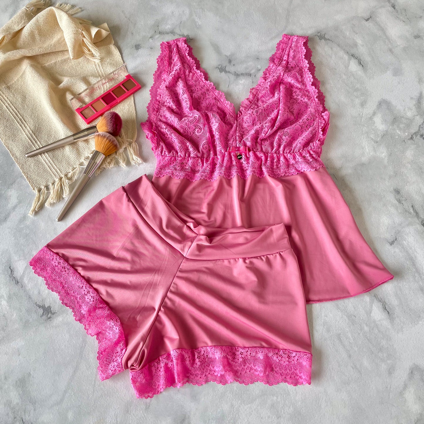 BABY DOLL IN LIGANET WITH LACE CUTOUTS