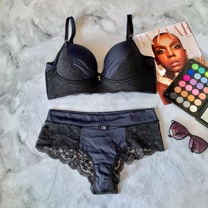 PLUS-SIZE LINGERIE SET WITH FOAM BASE IN MICROFIBER AND LACE