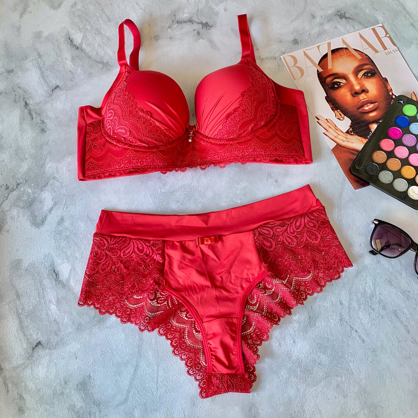 PLUS-SIZE LINGERIE SET WITH FOAM BASE IN MICROFIBER AND LACE