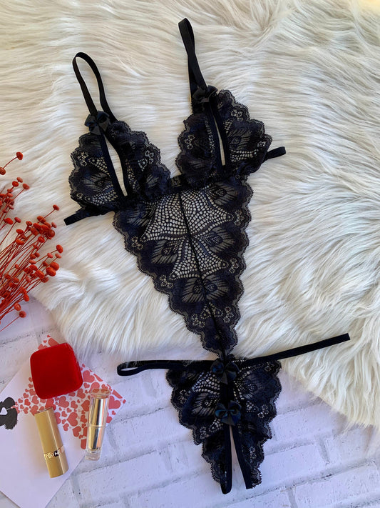BLACK LACE SECRETARY BODY WITH BREAST AND BOTTOM OPENINGS