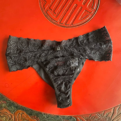 DOUBLE-STRING MICROFIBER THONG WITH LACE FRONT