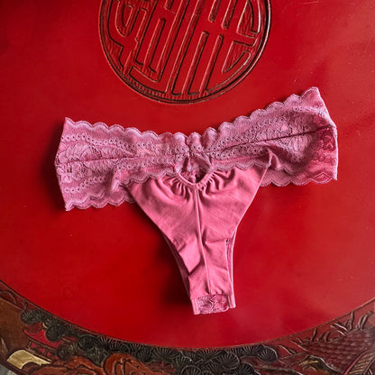 DOUBLE-STRING MICROFIBER THONG WITH LACE FRONT