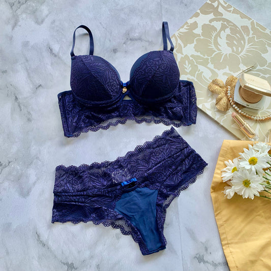 SOPHISTICATED LINGERIE SET WITH LACE AND MICROFIBER CUTOUTS, SIDE BONING