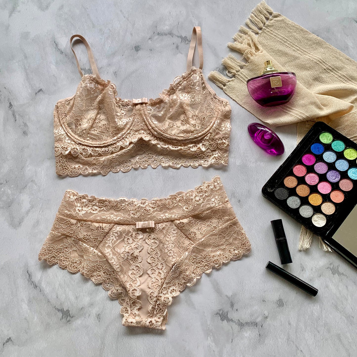LINGERIE SET WITHOUT PADDING, FULL LACE WITH UNDERWIRE FOR BETTER SUPPORT