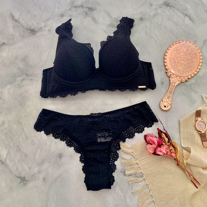 SOPHISTICATED PADDED BRA WITH LACE-DETAIL STRAPS, LACE THONG