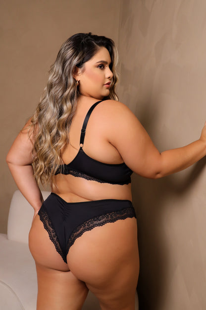 PLUS-SIZE LINGERIE SET WITH REMOVABLE PADDING AND GATHERED DETAILS ON THE PANTY AND BRA
