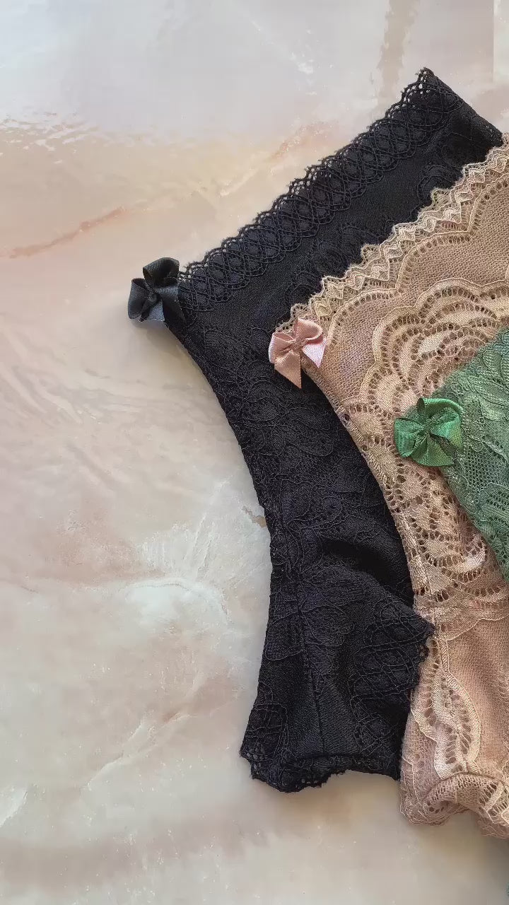 LACE CALEÇON PANTY WITH HIGHER WAIST AND COTTON LINING