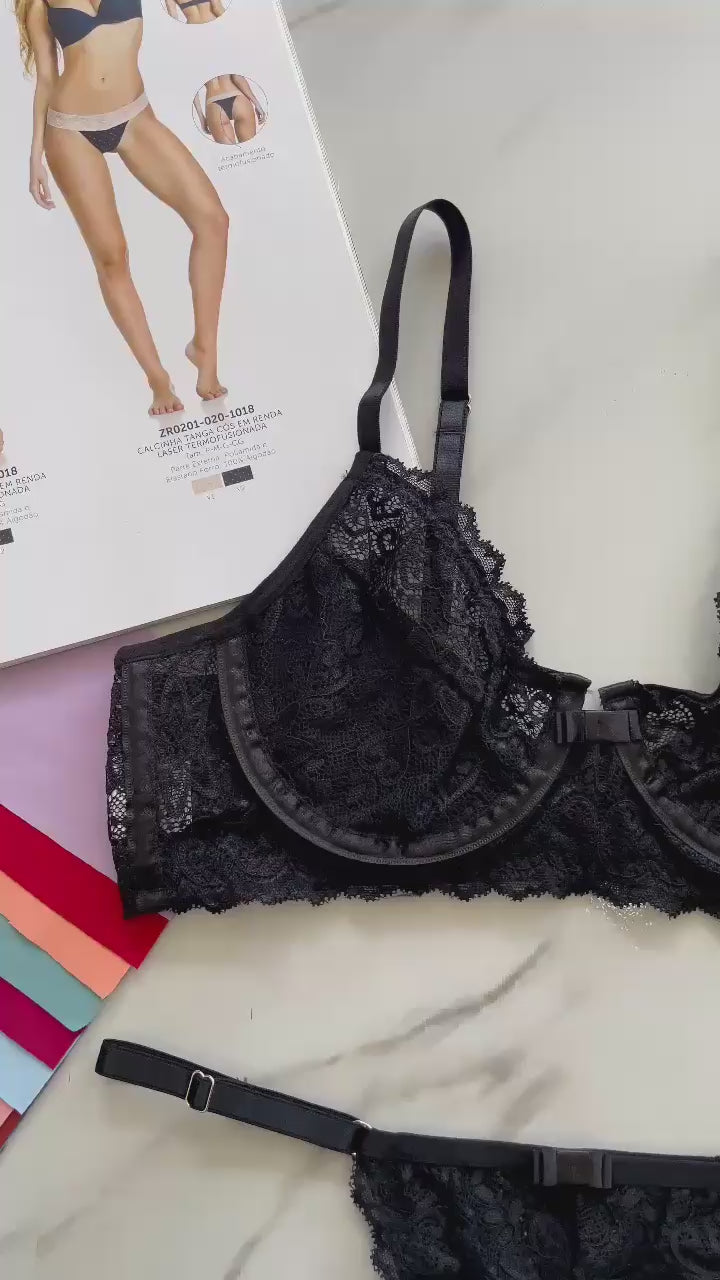 UNDERWIRE BRA AND PANTY SET