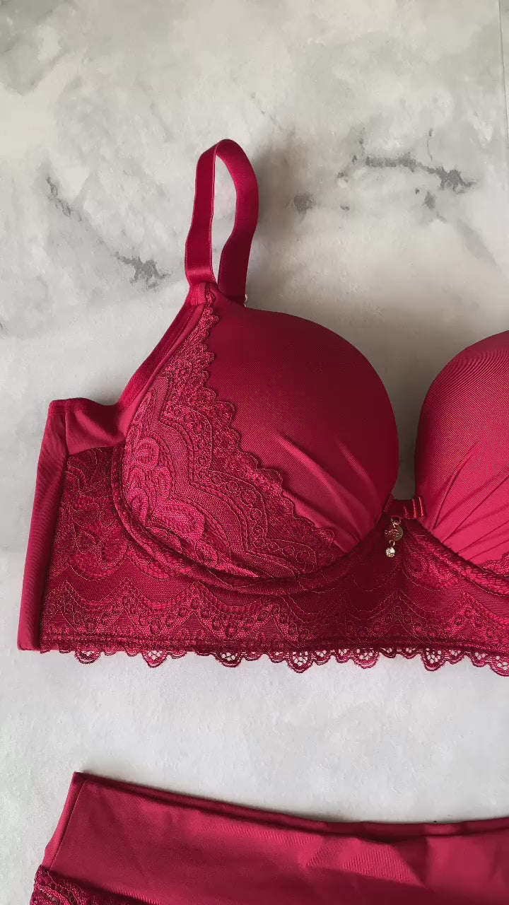 PLUS-SIZE LINGERIE SET IN MICROFIBER AND LACE