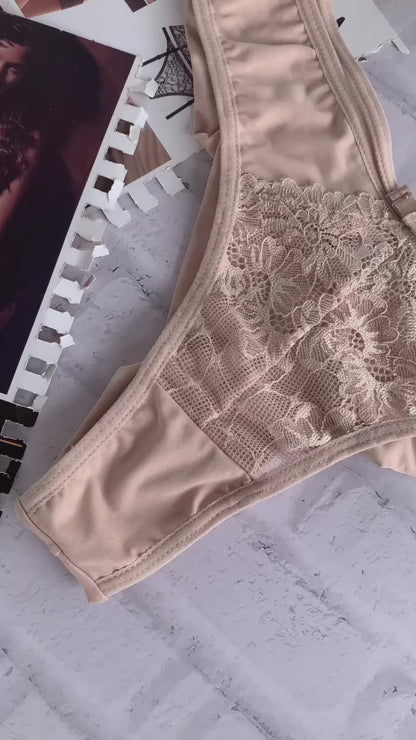 FOAM BASE BRA WITH DRAPED LACE ON THE PADDING, DOUBLE-STRING THONG