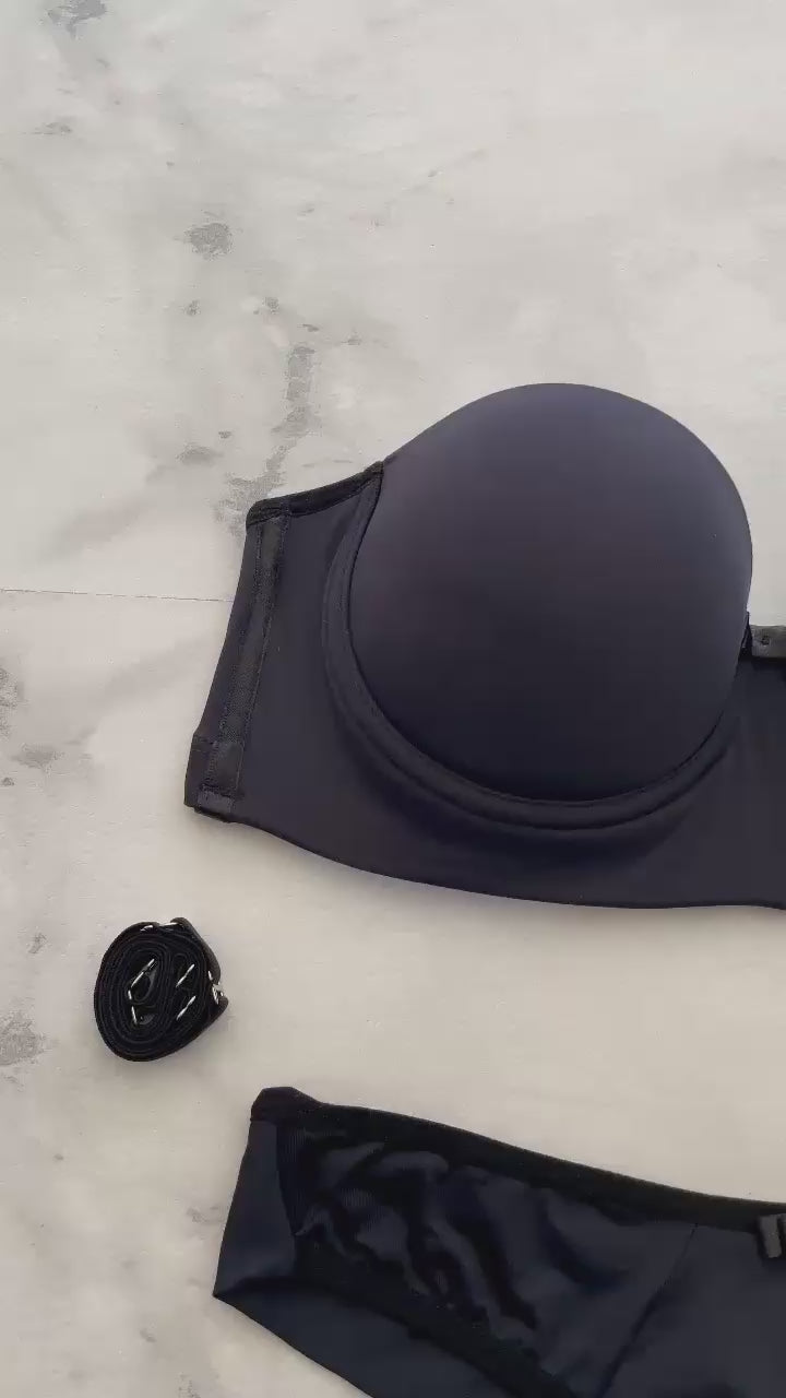 STRAPLESS BRA AND DOUBLE-STRING THONG SET