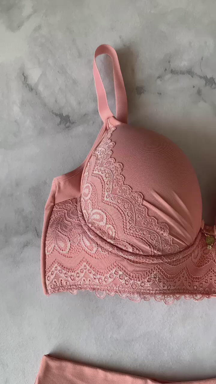 PLUS-SIZE LINGERIE SET IN MICROFIBER AND LACE