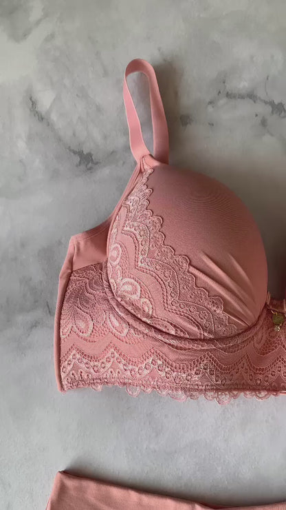 PLUS-SIZE LINGERIE SET WITH FOAM BASE IN MICROFIBER AND LACE