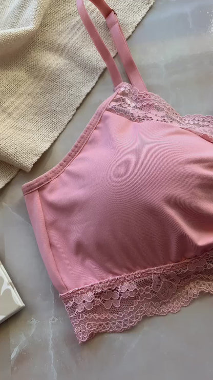 LINGERIE SET WITH REMOVABLE PADDED CUPS AND GATHERED DETAILS ON THE PANTY AND BRA