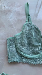 UNDERWIRE BRA AND PANTY SET