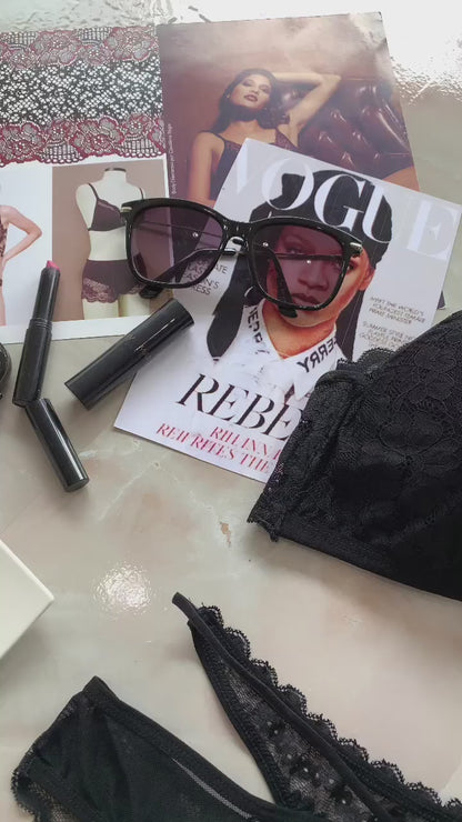 BRA WITH TWISTED FRONT AND INTRICATE BACK DESIGN, PANTY WITH SENSUAL DETAILS