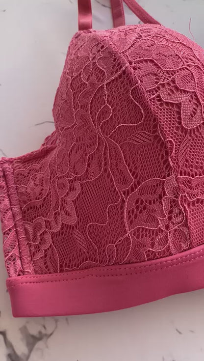 CROPPED BRA WITH FOAM BASE AND STRAPPY DETAILS, PANTIES WITH SIDE DETAILS